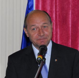 Presa rusă râde de Băsescu: 'Se uita la mine cu un ochi, niciodată nu ştiam cu care'